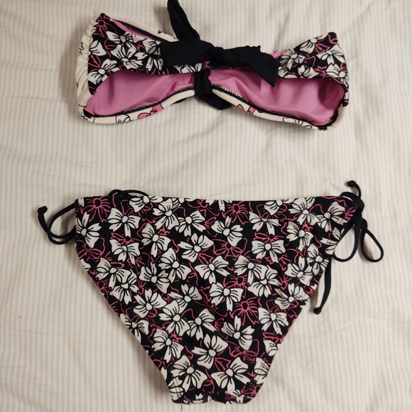 Bow Pattern Bandeau Bikini - Picture 2 of 4